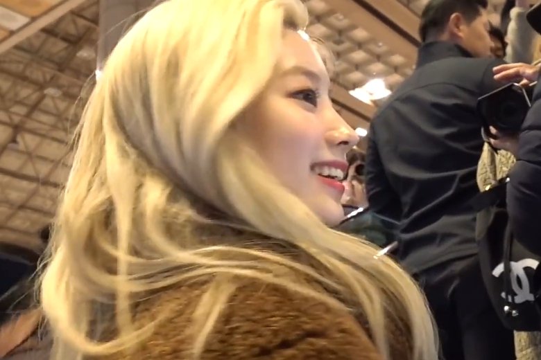 archivedkdh's tweet photo. today i offer you the prettiest dahyun photo sequence https://t.co/A4FhKrGwl6