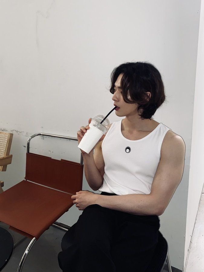 kyubinthinker's tweet photo. kyubin causing me fr mental anguish with these posts HE’S SO FINE https://t.co/W5zeTAkYhu