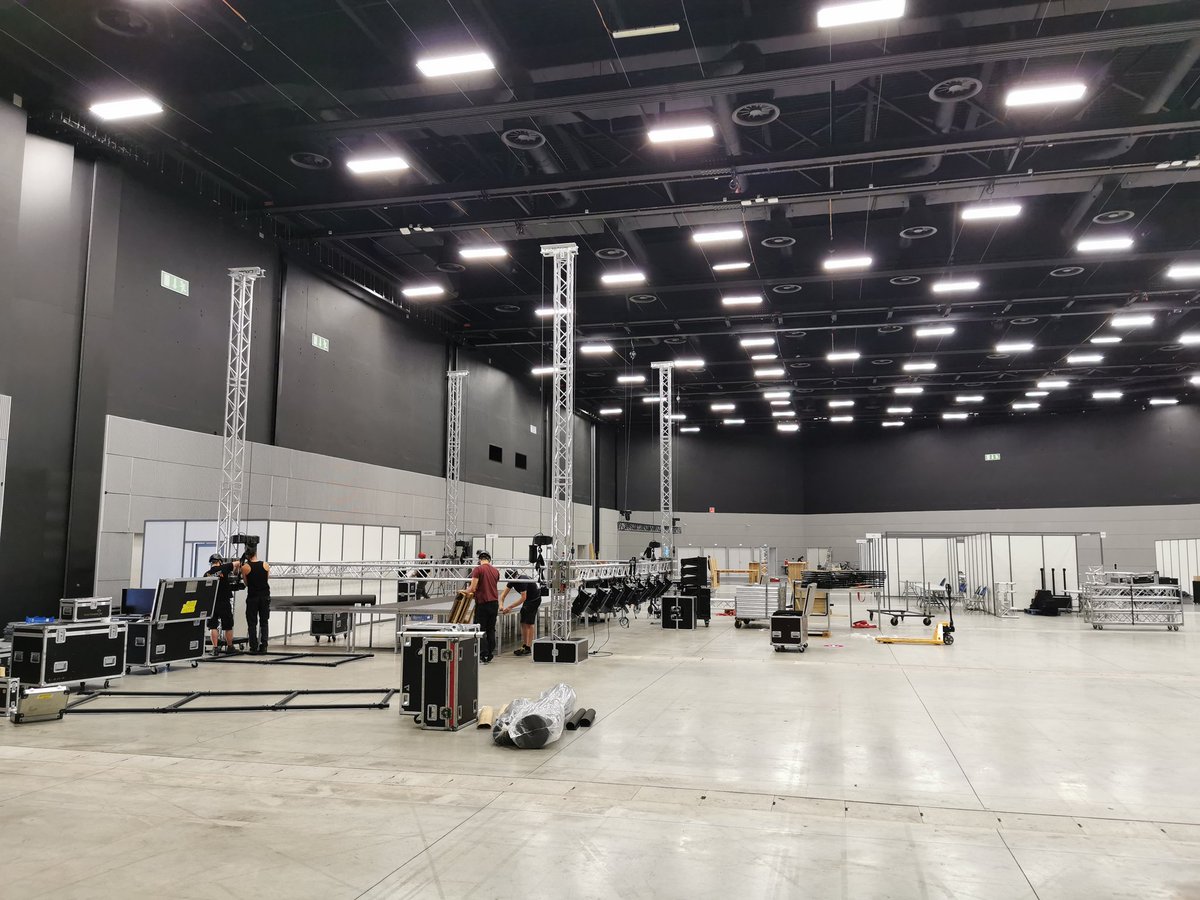Festival_STP's tweet photo. C'est parti pour le montage 🛠️#STPLAY2021 https://t.co/EGyB0H0DA6