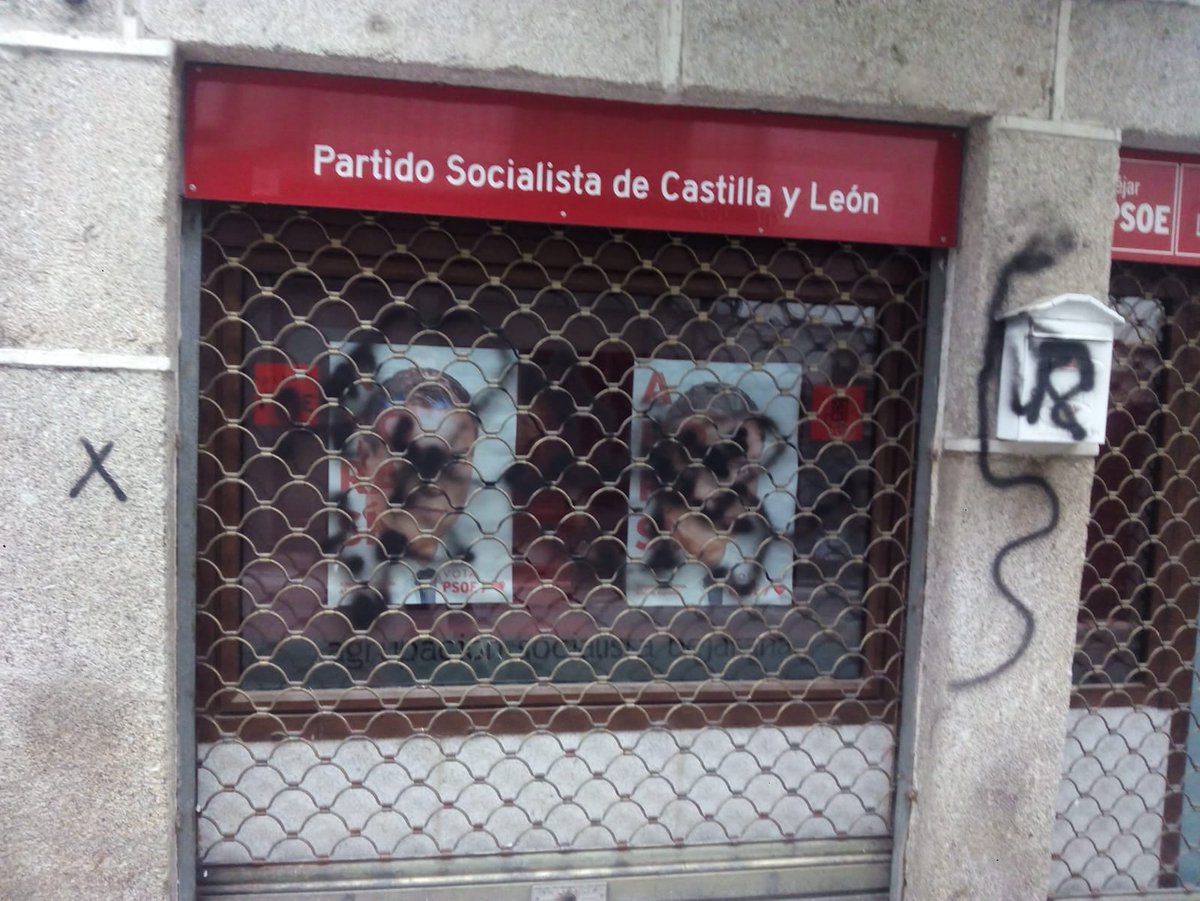 IUBejar's tweet photo. Máxima condena y repulsa a estos intentos de amedrentamiento. Nuestra solidaridad con el PSOE de Béjar. Deseamos que nadie ampare con su silencio a quienes no respetan la democracia. https://t.co/fsAD1e1y6b