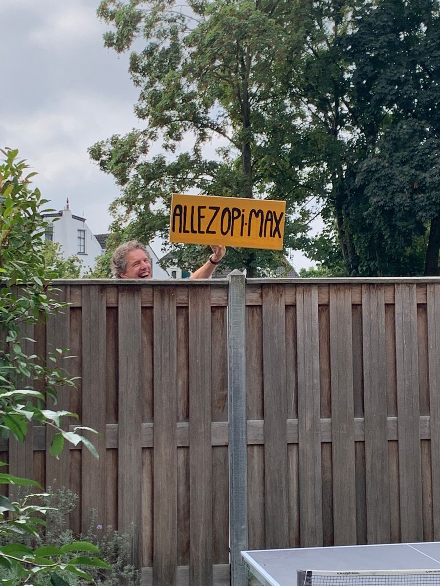 Vincent_VoxVote's tweet photo. Klaar voor #DutchGP , mocht je me spotten, maak even een foto met #opimax , #opiomi #DutchGrandPrix #zandvoortgp #f1zandvoort #MaxVerstappen en ik zit rustig op de tribune hoor, niet op een weg. https://t.co/mdHV1t5Upw
