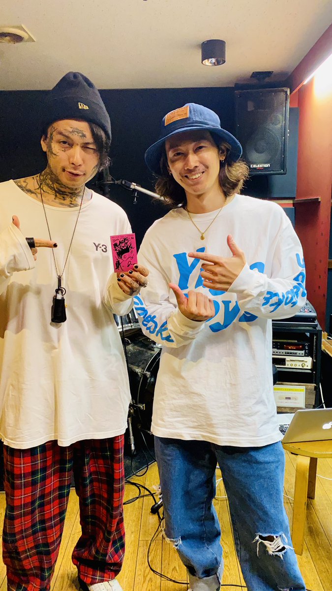 Bremen_kashiwa's tweet photo. 🎁#無礼男プレゼント🎁

このアカウントをフォロー＆RTいただいた方
抽選1️⃣名様に

世界にたった1枚！
"BLACK SUIT AMARYLLIS"サイン入り
#田中聖×RideMeコラボ無礼男オリジナルステッカーをプレゼント！

10/3(日)柏6会場
👊#無礼男-Bremen-👊

チケットはお急ぎください！
🏠https://t.co/D4iEG1GkX9 https://t.co/d3XO9eYZE9