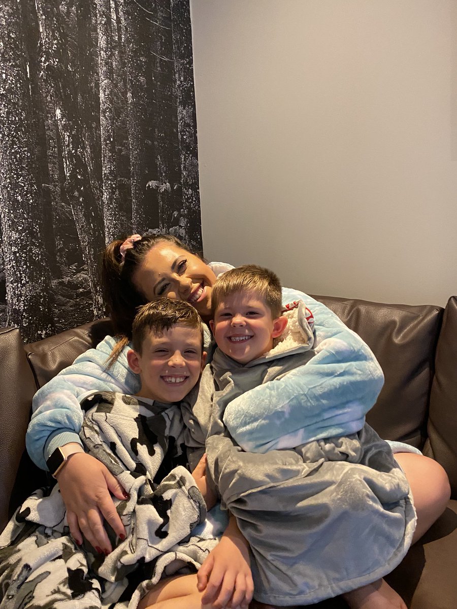 PUNC_grace's tweet photo. And just like that summer is over. We’ve had so much fun and I’ve loved having them home 🤍 so proud of the both of them! 🌟🌟 https://t.co/q6AnbIw7Lr