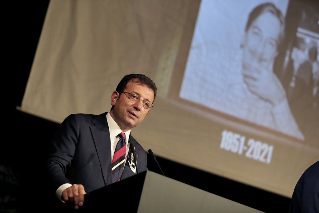 Her şey için teşekkürler büyük usta. 

Bu ülkenin kültür sanat hafızasında sonsuza kadar yaşayacaksın. Müze Gazhane’deki iki tiyatro sahnemizden biri #FerhanŞensoy Sahnesi ismini taşıyacak. Orada da senin ismini yaşatacak, sergilenen her oyunda, her alkışta seni anacağız.