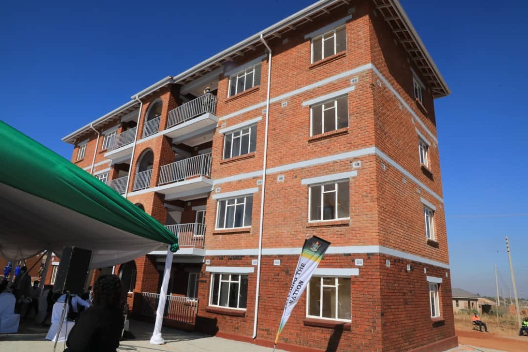 edmnangagwa's tweet photo. Zimbabwe’s doctors deserve the finest support possible. Anything less is an insult to their daily sacrifice. 

The doctors accommodation at Marimba Flats is just one of the many projects that are helping to rebuild Zimbabwe. 

This is only the beginning!🇿🇼 https://t.co/n4hLyrqacs