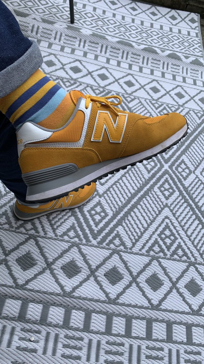 Hoodie1973's tweet photo. Cheeky little 
#socksoutthursday 
Chilling in the garden 
@SockCouncil https://t.co/ZoWQEgwjWc