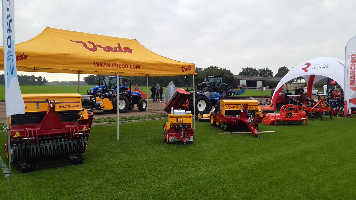 VredoDodewaard's tweet photo. #Vredo #doorzaaitechniek op de Nationale Grasdag #België 🇧🇪 #compact #supercompact #turffix https://t.co/wacD9NjXdl