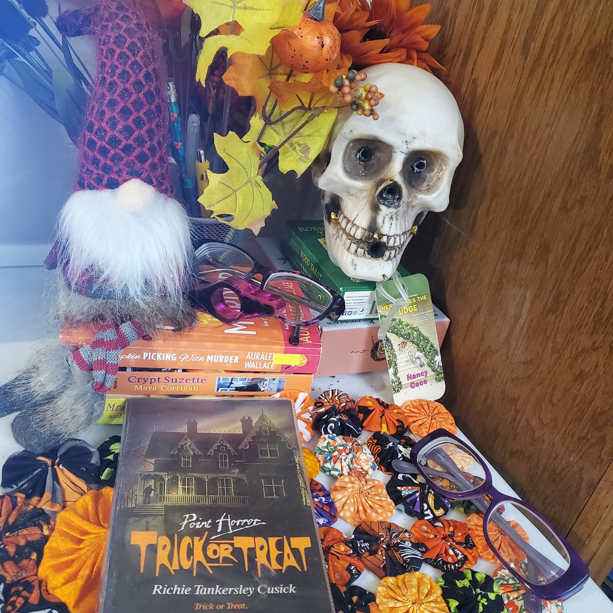 witchee1014's tweet photo. This was one of my #favoritebooks as a teenager. Yeah, I read #RLStine and #FearStreet. But #trickortreat by #richietankersleycusick was my #gotobook when I was grounded.
I got this copy from a library in England.
What is your #oldfavorite when you were an angsty teenager? https://t.co/lOhpIL7y5G