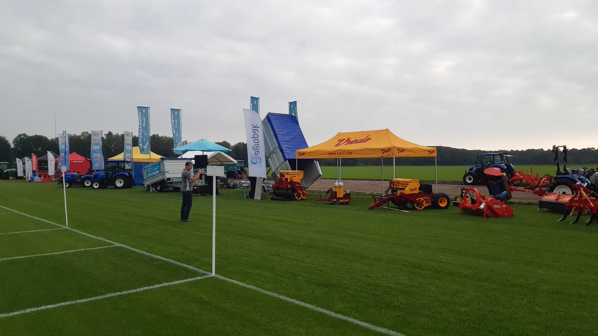 VredoDodewaard's tweet photo. #Vredo #doorzaaitechniek op de Nationale Grasdag #België 🇧🇪 #compact #supercompact #turffix https://t.co/wacD9NjXdl