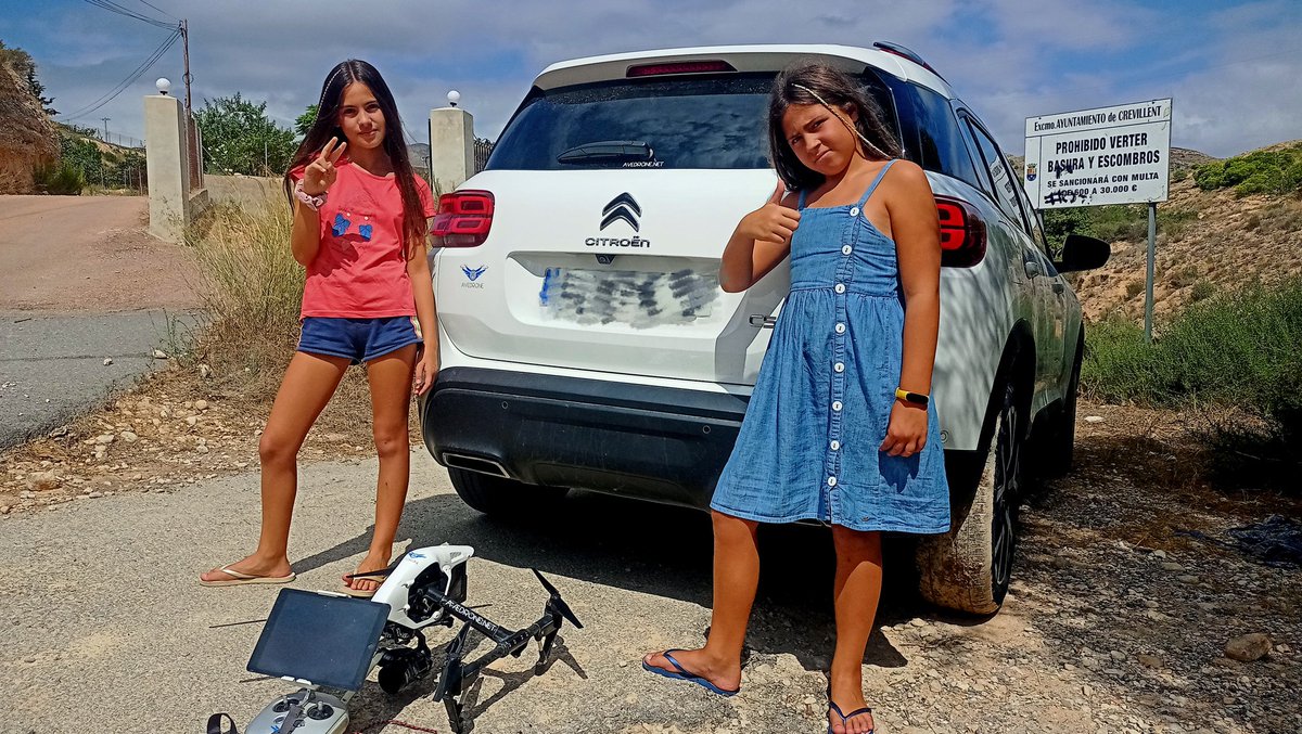 avedrone's tweet photo. Levantamiento fotogramétrico realizado por @avedrone en ESPACIO AÉREO CONTROLADO. Hemos viajado a  #Crevillente  #Alicante y volado en #CTR  Coordinados con @enaire, la Torre del aeropuerto y la unidad #Pegaso de Alicante.
Encima hoy he tenido la ayudas de mis dos soles!!!😍😍🥰 https://t.co/rNkk0V7KPn