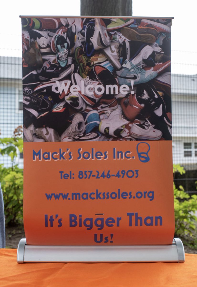 MacksSoles's tweet photo. We want to give a s/o to @littyligo for inviting us to participate in their 2nd annual community day this past weekend. 

We were able to pass out a ton of bookbags, socks, and @ISlideUSA! https://t.co/BPWQwj41gS
