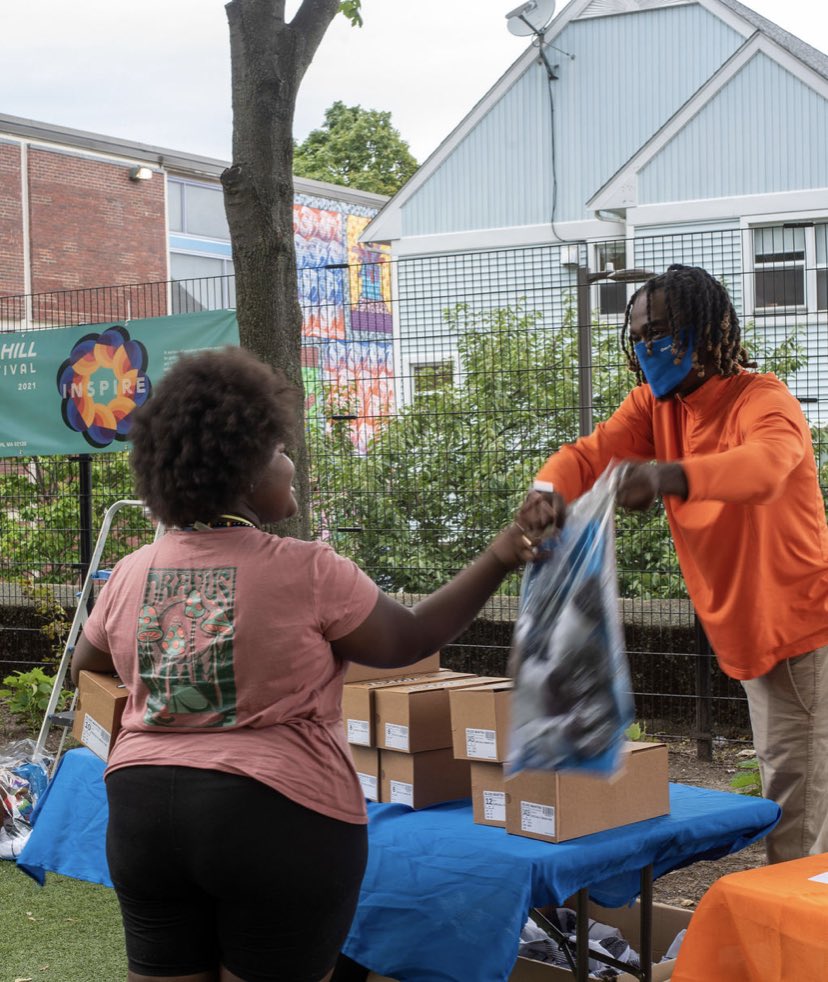 MacksSoles's tweet photo. We want to give a s/o to @littyligo for inviting us to participate in their 2nd annual community day this past weekend. 

We were able to pass out a ton of bookbags, socks, and @ISlideUSA! https://t.co/BPWQwj41gS