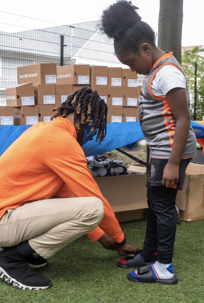 MacksSoles's tweet photo. We want to give a s/o to @littyligo for inviting us to participate in their 2nd annual community day this past weekend. 

We were able to pass out a ton of bookbags, socks, and @ISlideUSA! https://t.co/BPWQwj41gS