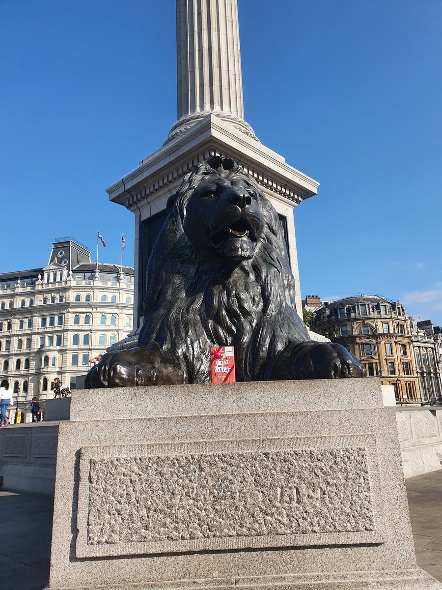 LadyTraceyC's tweet image. #Found @SamsponF new book #TheLastLibrary that @the_bookfairies left with the lion at #TrafaglarSquare #IBelieveInBookFairies 🧚‍♀️📖
