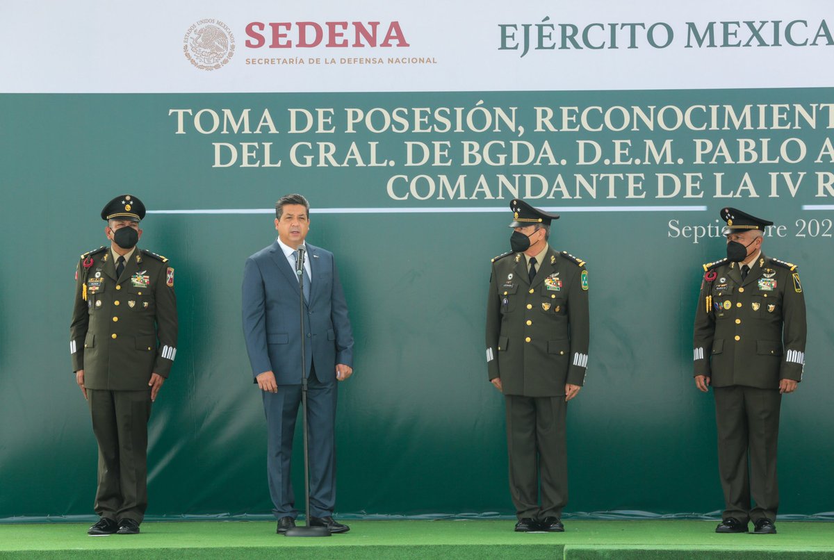 La ceremonia se llevó a cabo en las instalaciones de la 4/a. Brigada de Policía Militar en #NL, en la que también participó el Gobernador <a href="/JaimeRdzNL/">JAIME RDZ EL BRONCO</a> y mandos de las Zonas Militares de los 3 estados que conforman la región.