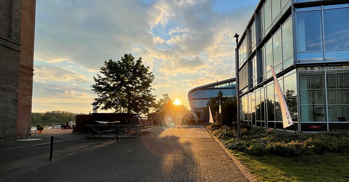 animares's tweet photo. Our old #office served us well but we couldn’t be more excited about our new space in the #BonnerBogen with a beautiful view of the #Rhine that supports our creative #XR minds. 🌊⛵🚤🛥☀
We are looking forward to your visit ☕
@pablo_ANIMARES @rod_ANIMARES @ZGJR
#InsightHeart https://t.co/hzU8aUdwiu