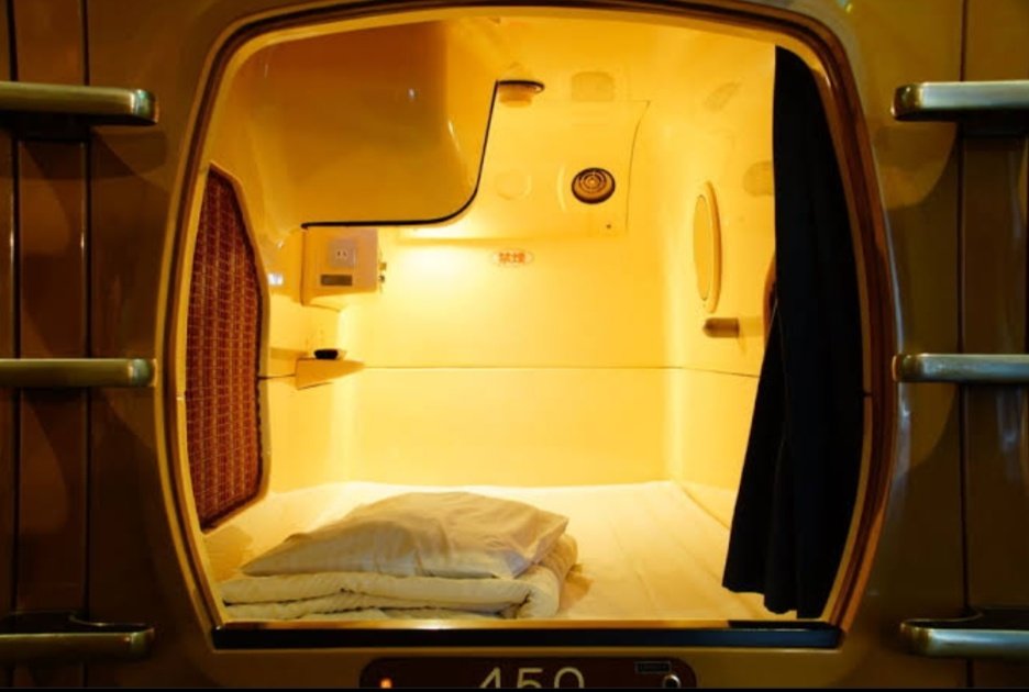 Kapsül Otelde Konaklamalısın