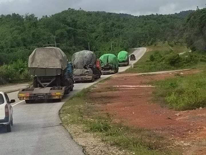 Military terrorists forces by 8 trucks in reinforcements were reportedly seen marching from Kyaukkyi tsp, Nyaunglaypin to ThanBo village this afternoon.
 LEGITIMATE NUG #WhatsHappeningInMyanmar #Sep2Coup
