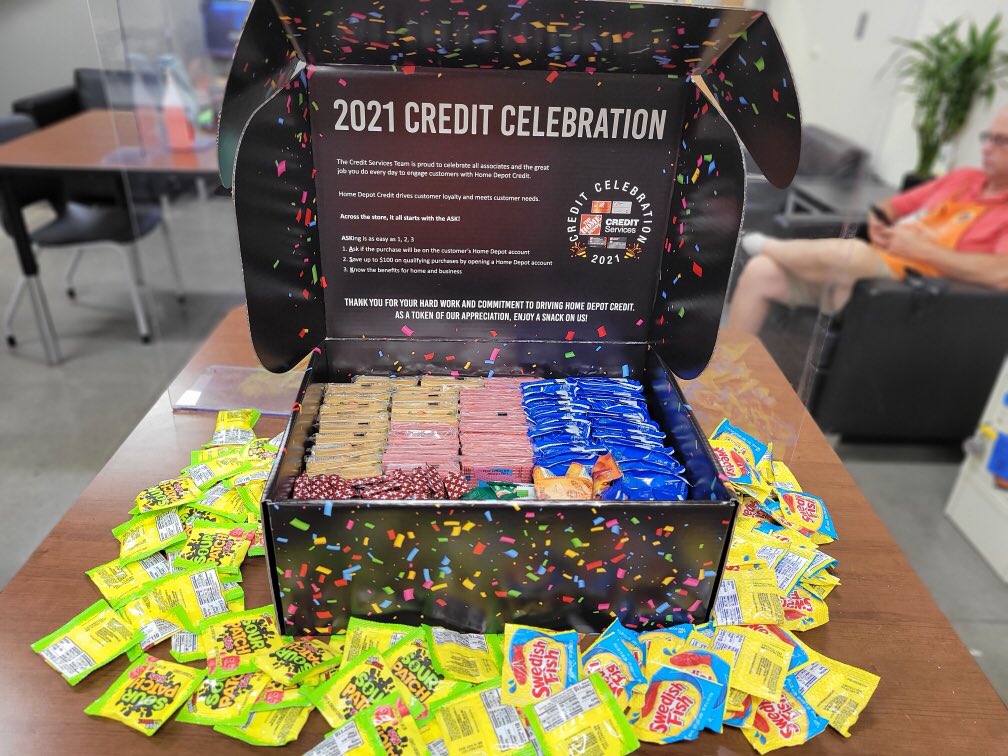 Celebrating credit with the associates 🙌🏻🎉🧡 @kylerey81 <a href="/eoinbaily/">Eoin Baily</a> <a href="/NeriWilliams/">Neri Williams</a> <a href="/RodriguezMBridg/">Bridgett Rodriguez</a>