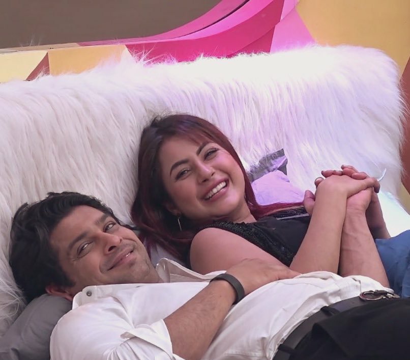 MintahulNeon's tweet image. Cross my heart, hope to die
To my lover I&apos;d never lie
He said be true I swear I&apos;ll try
In the end it&apos;s him and I 💞
But, what the fuck is love with no pain no suffer
We got that love the crazy kind
I am his and he is mine
#SiddharthShuklaRIP #SidharthShukla #SidNaaz #ShehnaazGill