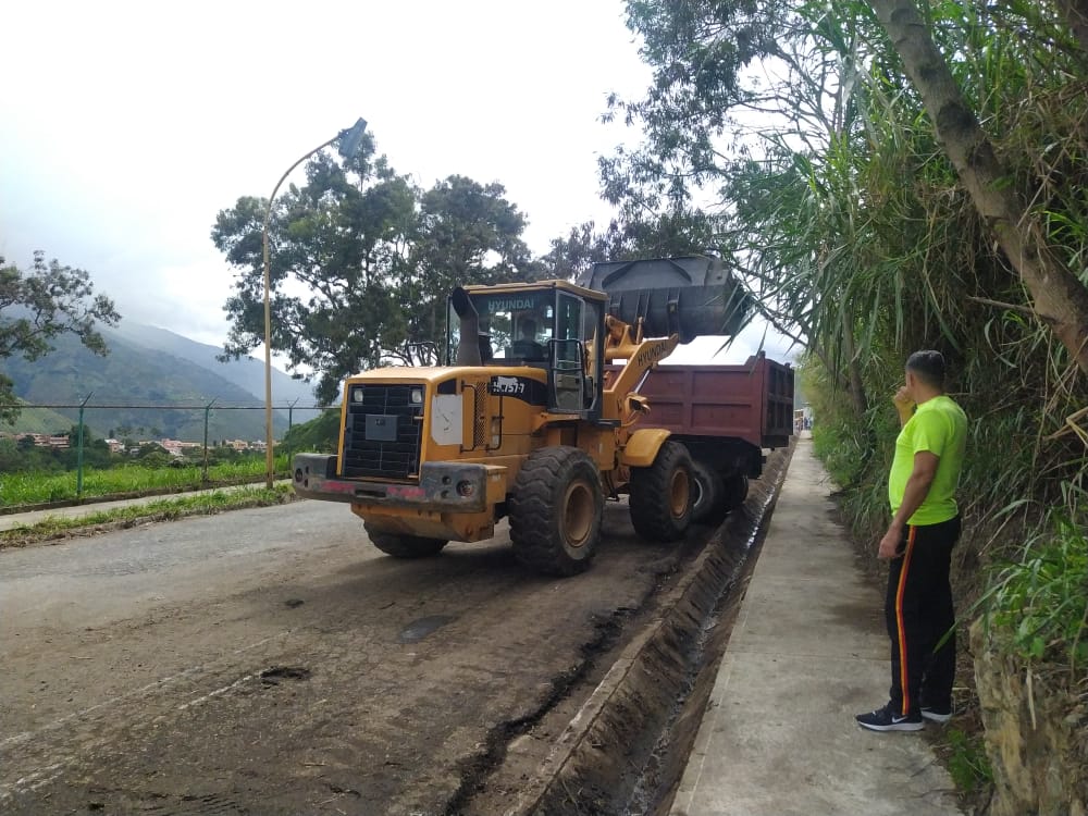 meridaalcaldia's tweet photo. Ayuntamiento Capitalino apoya el trabajo realizado por vecinos en La Mata
https://t.co/ggFLfLABHo
#asumimoselcompromiso
#AlcaldiadeMerida
#Alcaldealcidesmonsalvecedillo
#Merida 
#02Septiembre 
#Limpieza https://t.co/KVqC4svzEX