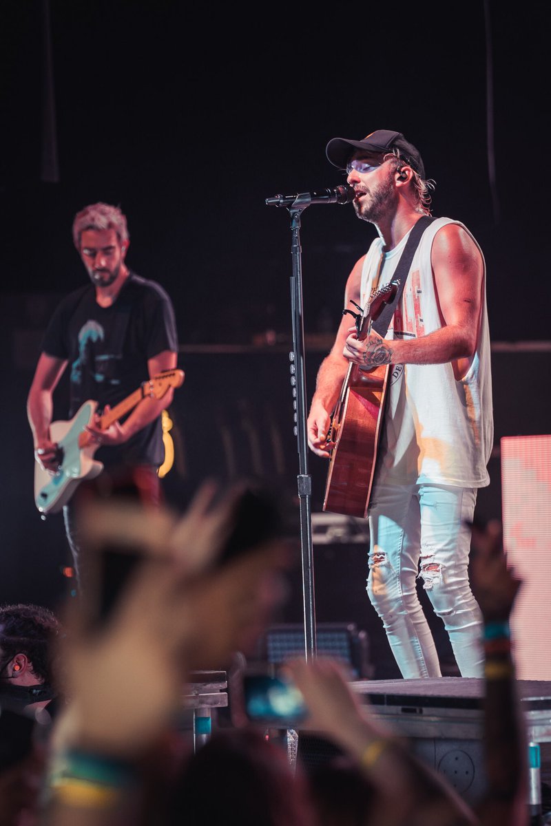 There’s not a caption we could write that would match the energy of last night’s show.

Thank you, <a href="/AllTimeLow/">All Time Low</a>, <a href="/TheMaine/">The Maine</a> &amp; <a href="/GrayscalePA/">Grayscale</a> ❤️🖤
📸: <a href="/NathanRogers__/">Nathan Rogers</a>