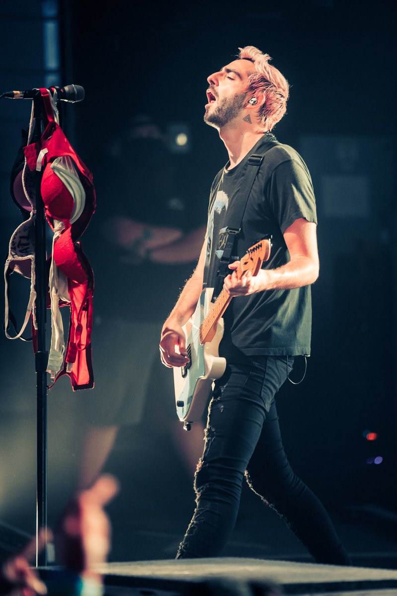 AgoraCLE's tweet photo. There’s not a caption we could write that would match the energy of last night’s show.

Thank you, @AllTimeLow, @TheMaine &amp; @GrayscalePA ❤️🖤
📸: @NathanRogers__ https://t.co/ifWn3Kx3fQ