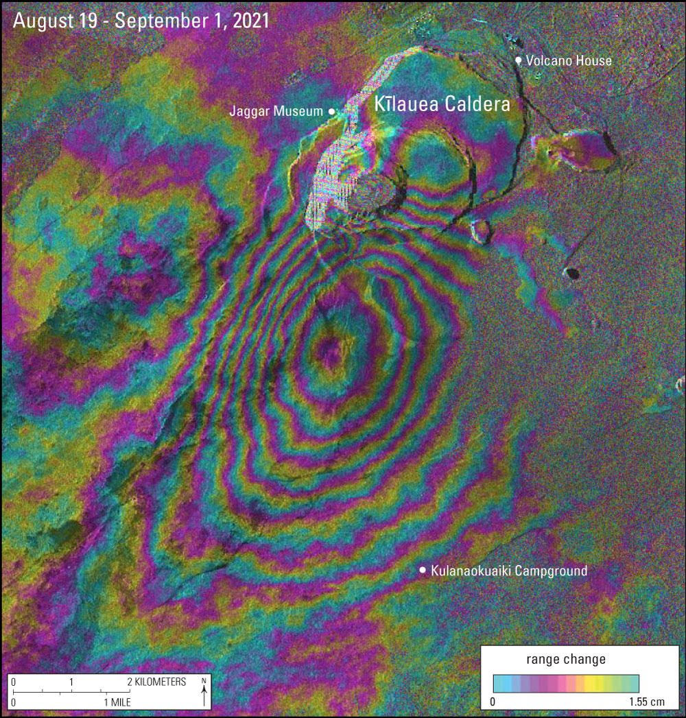 USGSVolcanoes's tweet image. Reading the rainbow: recent magmatic intrusion into #Kilauea’s south caldera region generated ~7 in (18 cm) of uplift. Surface change calculated from differences observed in 2 #satellite passes (#interferogram) + modeling. Deformation has since leveled off ow.ly/SbfV50G3ezP