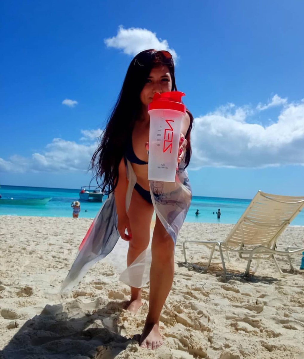 JeunesseGlobal's tweet photo. 🥤Shake things up with essential amino acids! Zen Fit comes in two different flavors: watermelon 🍉 and fruit punch 🍇.
#ZenFit #zenproject8 #aminoacids #zp8 #jeunesseglobal #livehealthylivehappy
#UGC 📸 @keylarojasromero https://t.co/CMlzeXHRq9