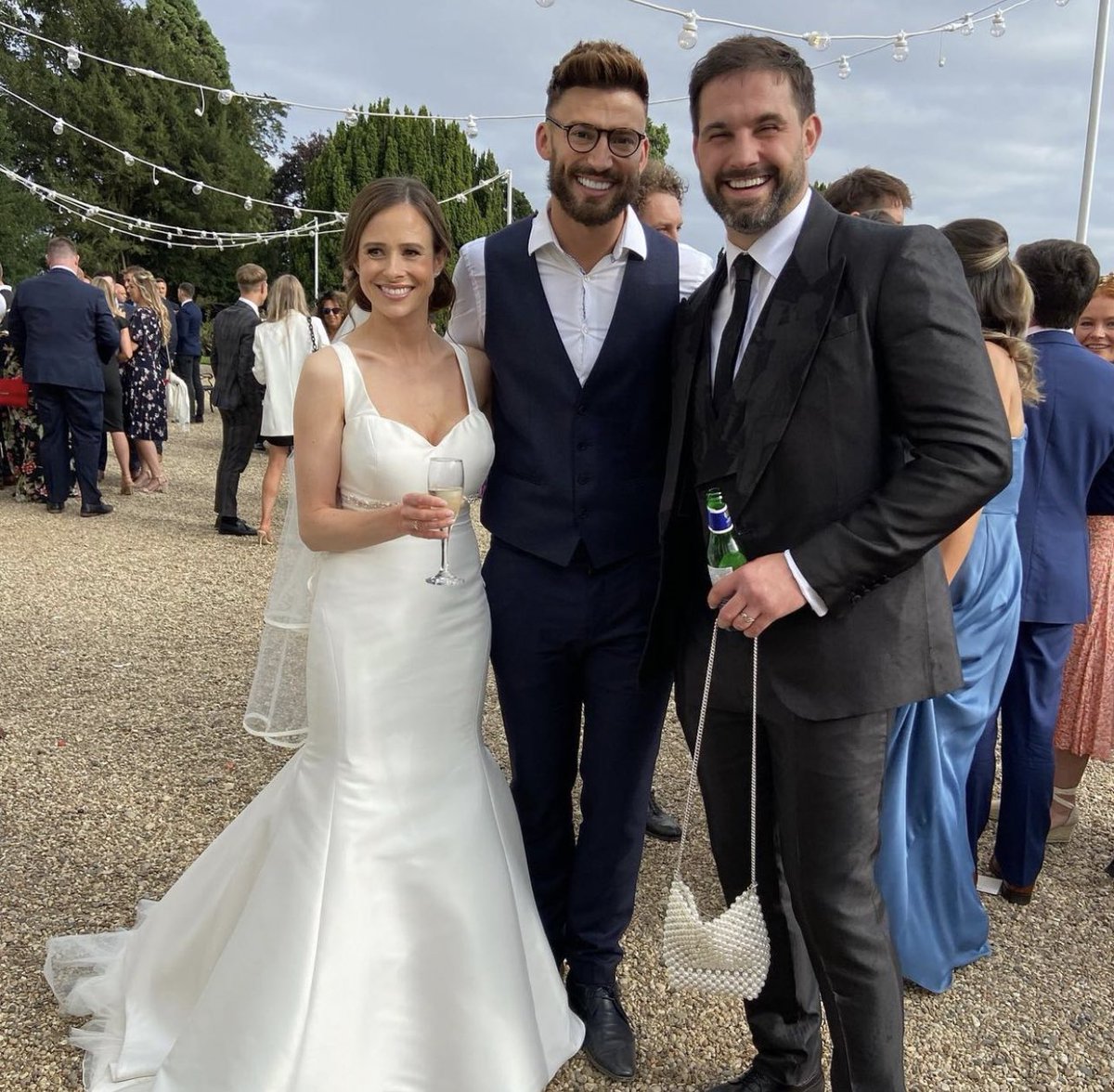 hayleysoen's tweet photo. Camilla and Jamie have got MARRIED?! I am sobbing I love them #LoveIsland https://t.co/qnyMWgAKzy