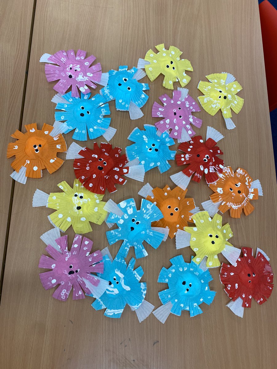 LochsidePS's tweet photo. #P1C and #P1S have had fun with phonics this week. Our sound this week is ‘p’ - we made pufferfish, puffy paint ice creams and practised our letter formation in pink sand, and with pasta, pom poms and playdough! 😃 https://t.co/Wu1zMftadi