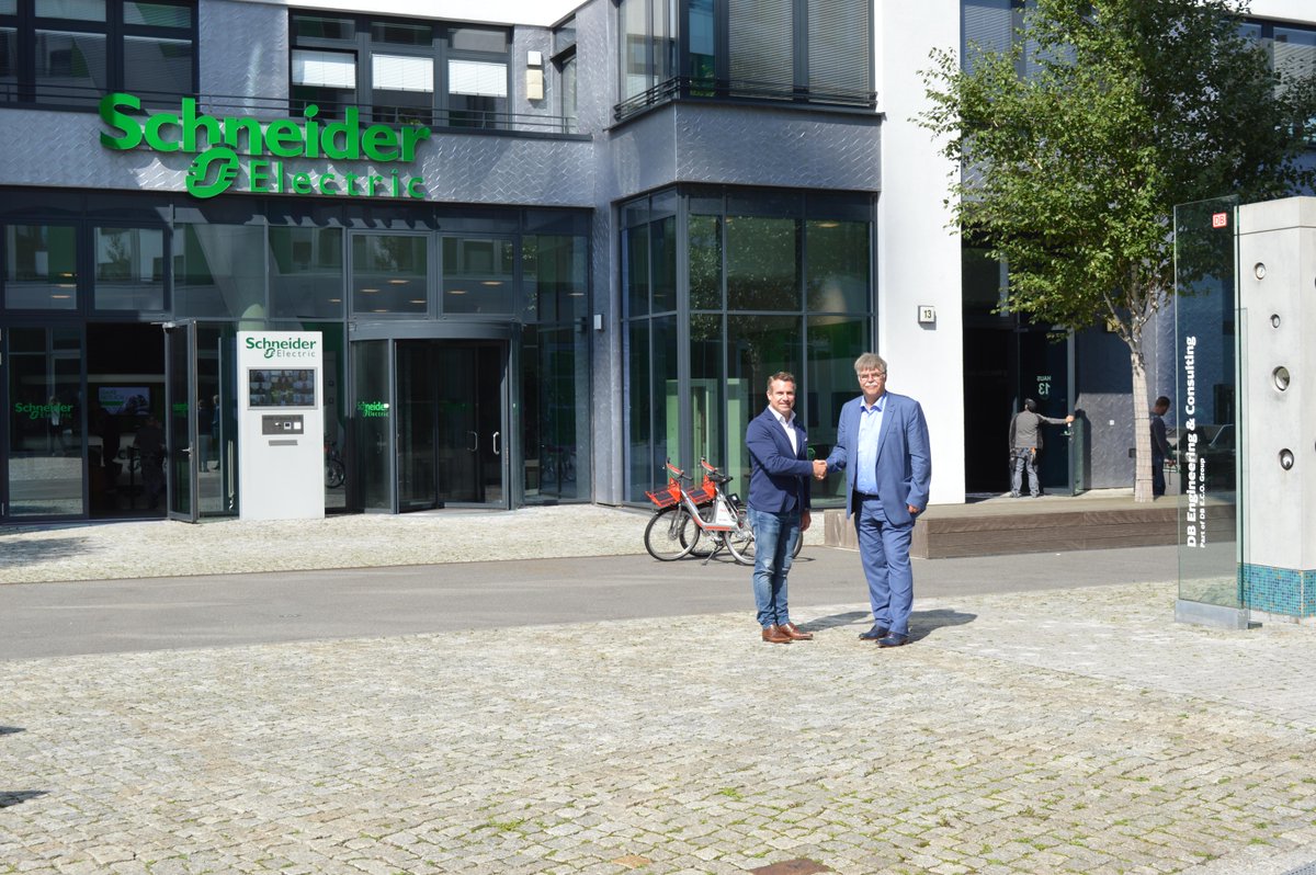 Anlässlich unserer Partnerschaft 🤝 bei der <a href="/inno2grid/">inno2grid</a> haben sich heute die Gesellschafter Niko Warbanoff, CEO der DB E.C.O. Group &amp; Daniel Rook, HR VP DACH Schneider Electric, am Standort <a href="/euref/">EUREF-Campus</a> in Berlin getroffen. #Elektromobilität #Energiemanagement spr.ly/6015yxa0x