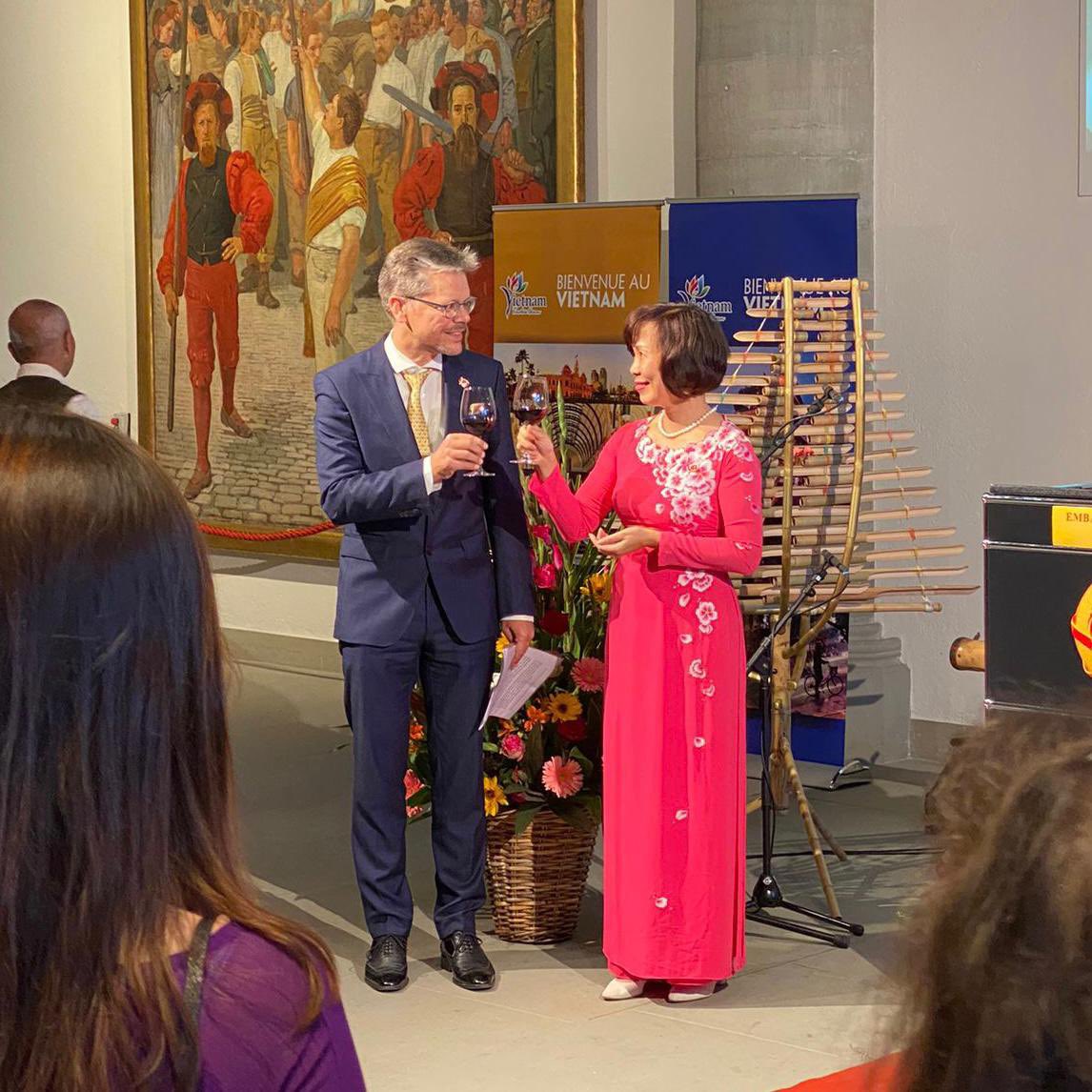 SwissMFAasia's tweet photo. Congratulations to the Socialist Republic of Vietnam on its national day!🎊 2021 is a special year in our relations, as we celebrate 50 years of bilateral ties. I am looking forward to the next five decades of fruitful exchanges🇨🇭🇻🇳 https://t.co/dYZyjyD7a9