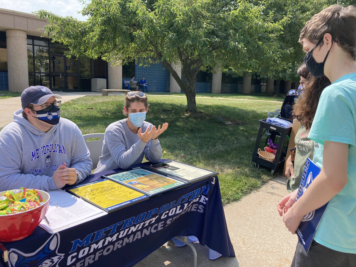onecupofjane's tweet photo. Yesterday was our first involvement fair since pre-COVID. I happened to be giving a campus tour to this prospective student who was able to find their fit while passing by the performance studies club! #preparingstudents #servingcommunities #creatingopportunities https://t.co/T3NQAuqiFb