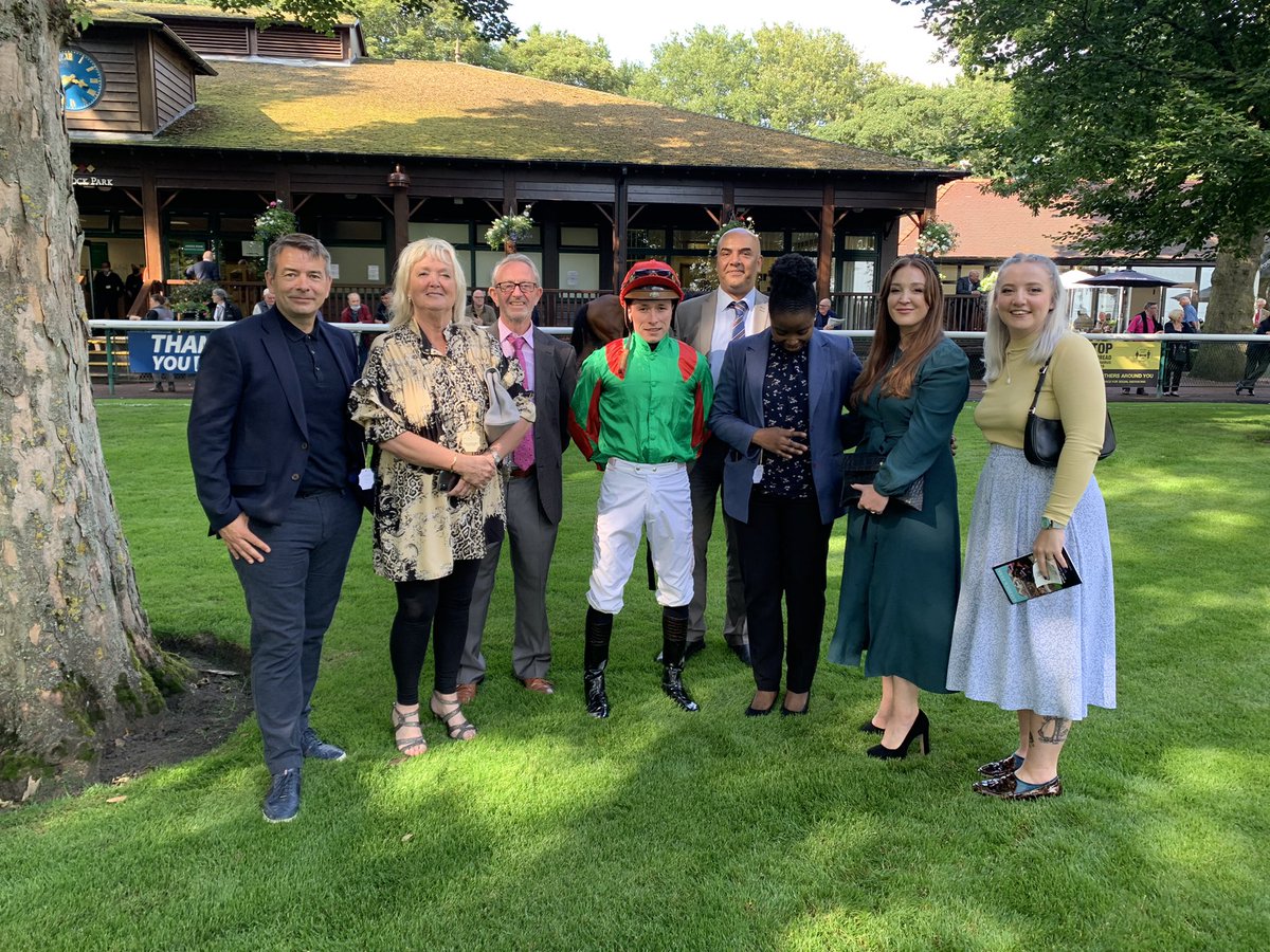 DavidCrosse's tweet photo. Great fun @haydockraces today where my NAP of the day won and every other race my tips finish 2ndπππ
https://t.co/bPxCv7WJAD Sponsored by @monuskincare #monuskin https://t.co/gUyeePsAfv