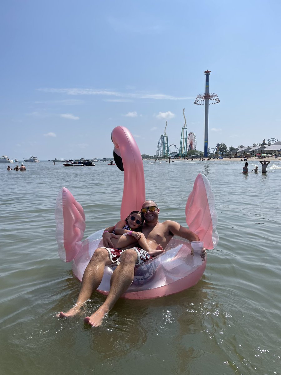 bradbonaroti's tweet photo. An absolute fantastic time as always at #HotelBreakers and #CedarPointBeach @cedarpoint @TonyClarkCP #CedarPoint https://t.co/gSRb1B6N5G