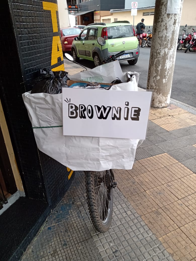 jumachado_04's tweet photo. se vc é de jf e se deparar com um senhor numa bike como essa, é meu avô... compra brownie deleee, é muito gostoso!!! 
fonte: confia. https://t.co/Z3pHmmKnRL