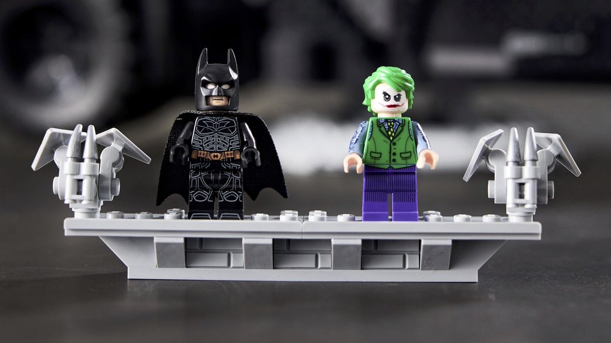 biggeekru's tweet photo. LEGO представила набор с бэтмобилем «Тумблер» из трилогии о Тёмном рыцаре Кристофера Нолана.

Набор состоит из 2049 деталей. Длина бэтмобиля — 45 см, ширина — 25 см. В наборе также есть фигурки Бэтмена и Джокера.

Цена — $230 (~16 800 ₽).
https://t.co/v3YbjVA2th https://t.co/MbIpdm1J3r