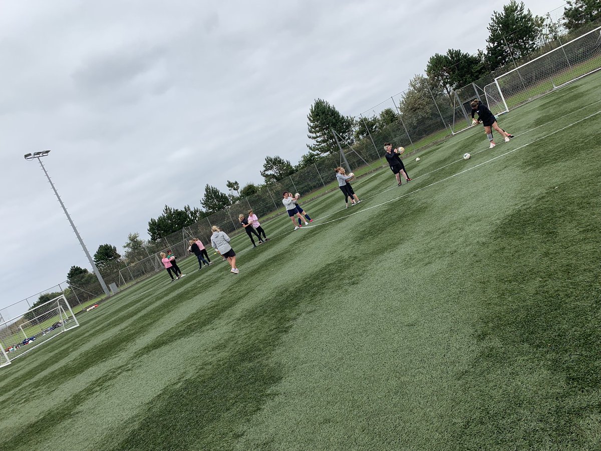 sharonboyle31's tweet image. @FingalSports  @MalahideAfc @portogirlsoccer @GypsyNangle @BaldoyleUtd @hopkins_joan @AoibhinnTormey @CllrEOB Women’s KIckFit this morning @MalahideUnited great laughs and skills on show.