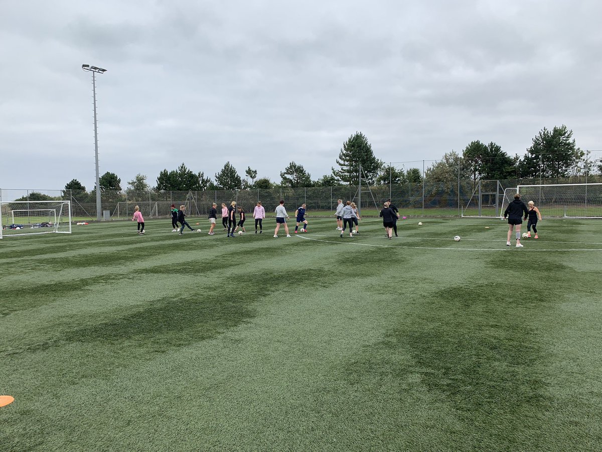 sharonboyle31's tweet image. @FingalSports  @MalahideAfc @portogirlsoccer @GypsyNangle @BaldoyleUtd @hopkins_joan @AoibhinnTormey @CllrEOB Women’s KIckFit this morning @MalahideUnited great laughs and skills on show.