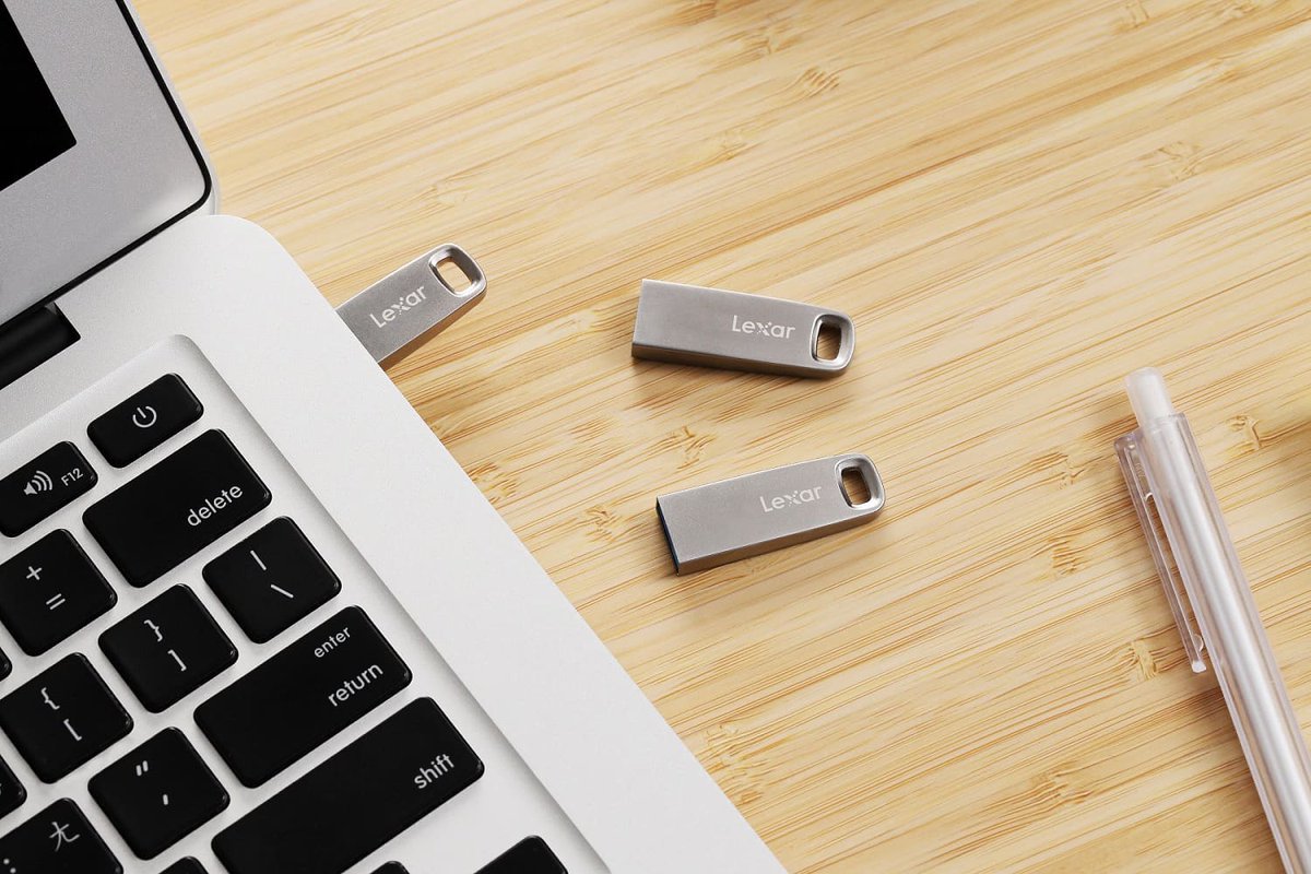 CeotechI's tweet photo. Lexar presenta la nuona PenDrive JumpDrive M45 in metallo...
-
#lexar #pendrive #usb #usbflashdrive #flashdisk #gb #flashdrive #usbstick #memorystick #pendrives #usbflashdisk #usbflash #gadgets #powerbank #iphone #flashdiskcustom #bhfyp #customusb #flash
https://t.co/9LhurOUrHt https://t.co/gNN3SuaVgH