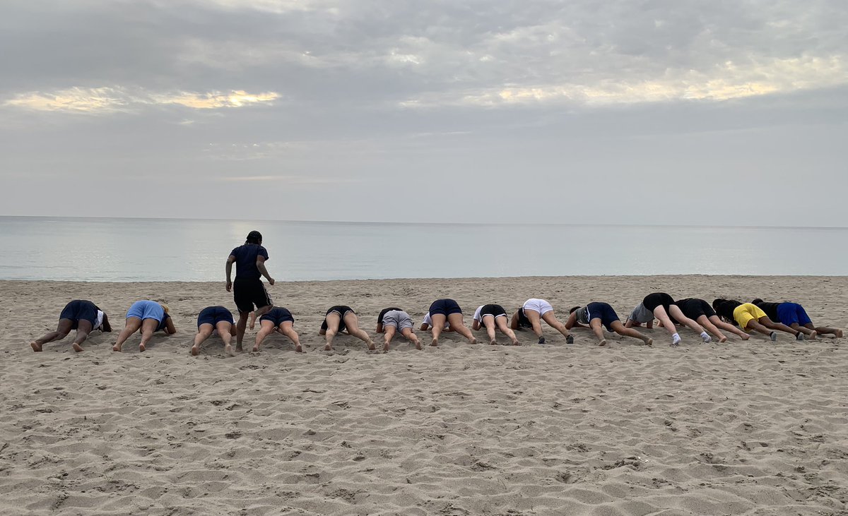 KUSeahawksWBB's tweet photo. A Unit is only as strong as it’s core! #gettinready https://t.co/QTUFxa3YNo