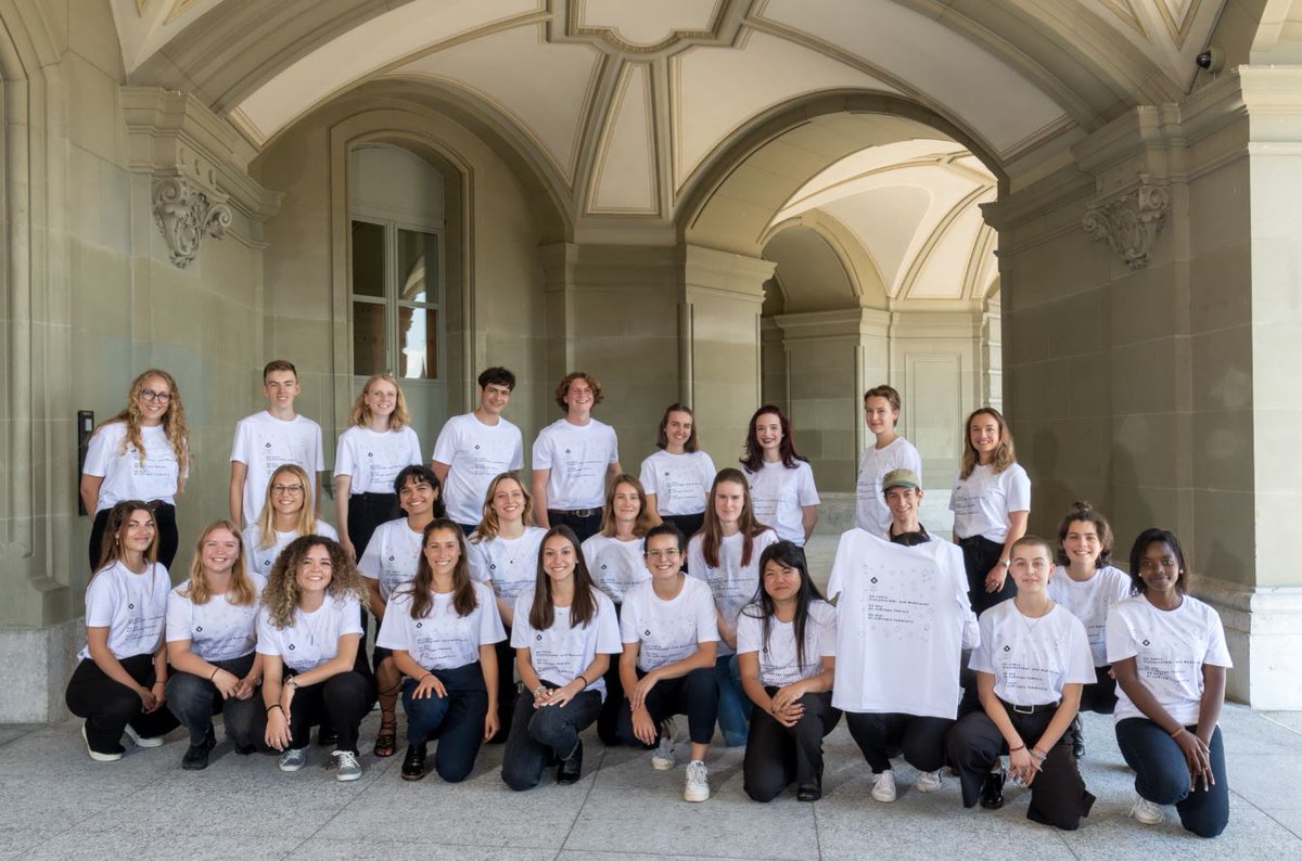 Jungbürgerinnen und Jungbürger aus der ganzen Schweiz repräsentieren an der offiziellen Feier zu #50JahreFrauenstimmrecht ihren Kanton. Bundesrätin Keller-Sutter hat sie eingeladen. Die offizielle Feier wird ab 17.30 Uhr als Livestream übertragen: ejpd.admin.ch/ejpd/de/home/a…