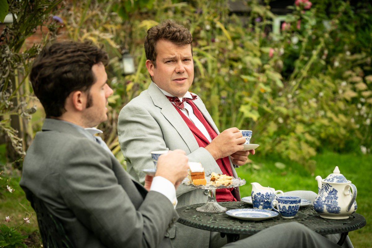 frin_eage's tweet photo. @brennerphotos makes the show look like a movie @LondonPlayers https://t.co/kImvzY2Qn7
