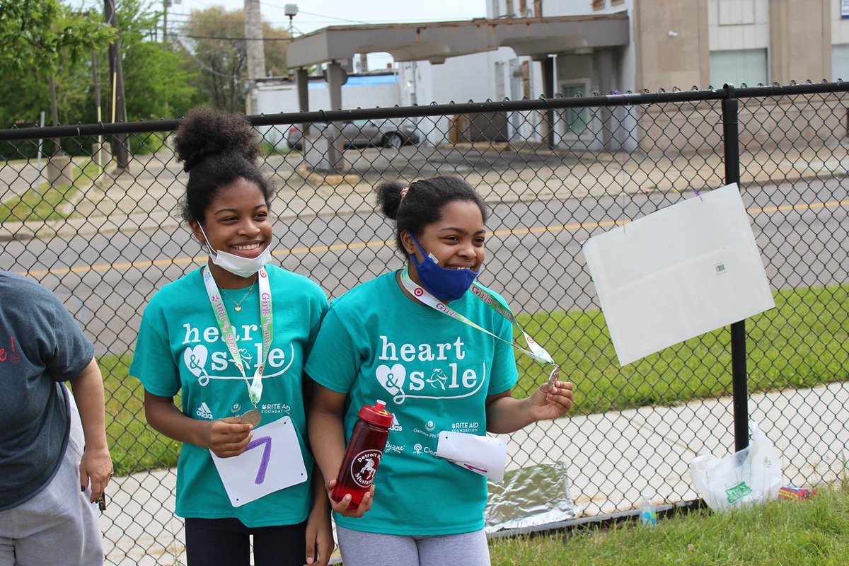GOTR_Detroit's tweet photo. Connection and teamwork build confident and resilient kids. Our fall programming season starts September 27. Learn more about all of your options for hosting a Girls on the Run or STRIDE team in the fall by visiting https://t.co/bjMXourVk3 https://t.co/VbFsceHTC7