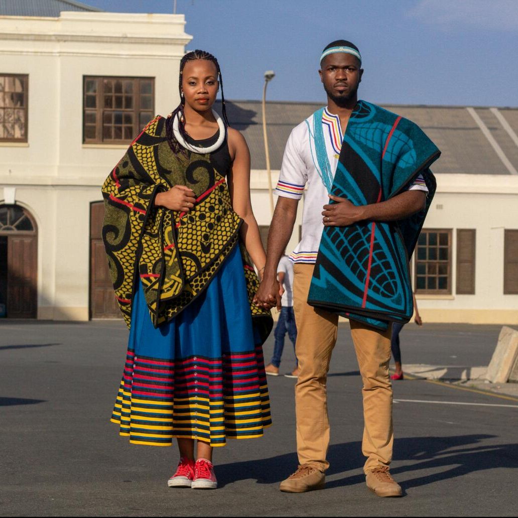 "I love to wear my heritage as a crown,
I love it when you do the same.
I embraces the similarities and the differences,
lessons learnt are not more of the same."

 📷 @thandazaninofingxana

#heritagemonth #thabomakhetha #koboeabohali #loveculture #shareculture