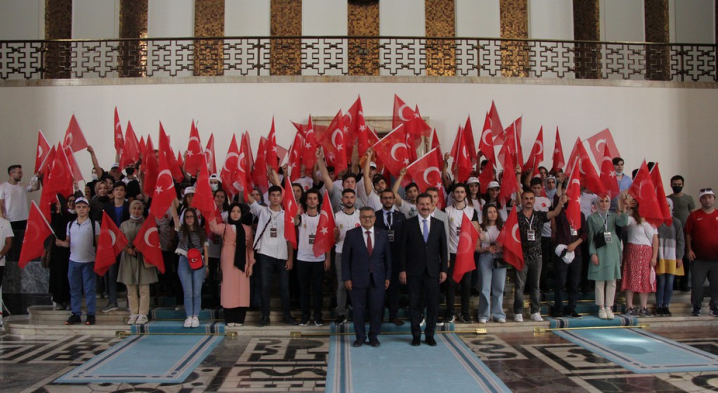 universitemdpu's tweet photo. Kütahya Dumlupınar Üniversitesi öğrencileri, 30 Ağustos Zafer Bayramı etkinlikleri kapsamında Millî Mücadele’nin duraklarını ziyaret eden Zafer Treni’nin Ankara - Dumlupınar arasındaki yolculuğuna katıldılar.
https://t.co/tW6HTiHkdv
#üniversitemDPÜ https://t.co/bACQT53uN8