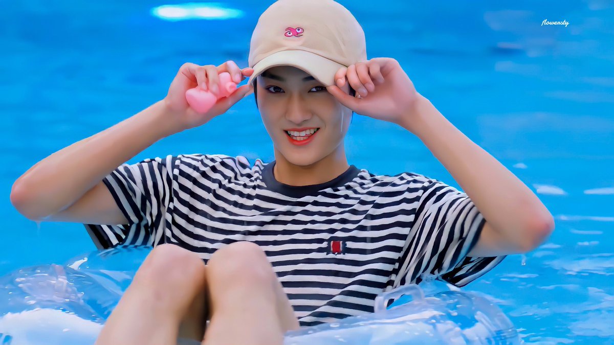 fIowersty's tweet photo. 🧢🏖🌊 https://t.co/vtoNnc7rVH