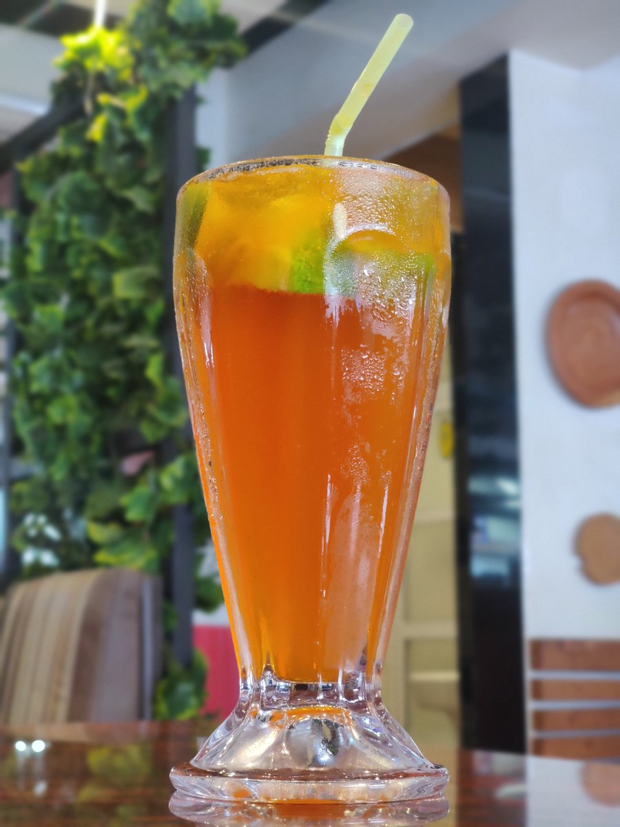 therealSpiky's tweet image. Which of these phones naked the shot?
NB: they all shot in portrait mode.