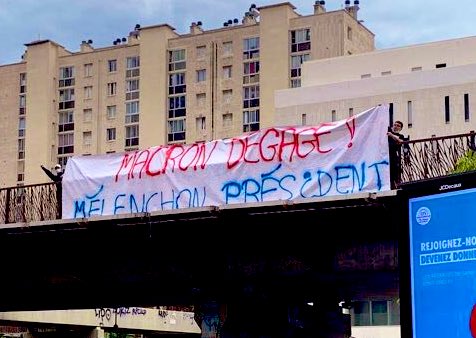 JLMelenchon's tweet photo. Créativité populaire à #Marseille. 👌 https://t.co/TnJacrpMUs